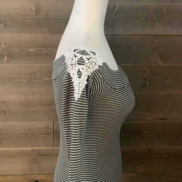 Hollister longsleeve off the shoulder top - Picture 3 of 7